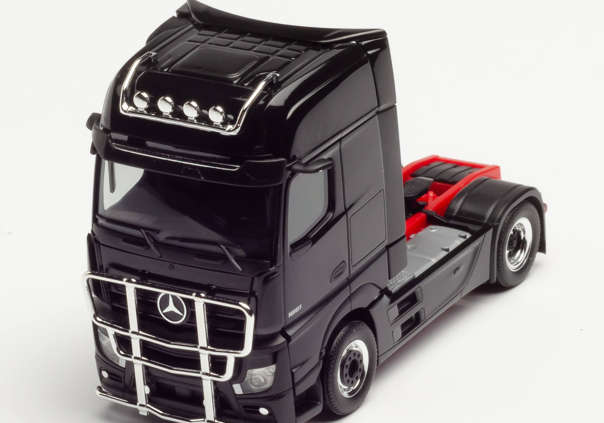 Herpa Mercedes Benz Actros Gigaspace Zugmaschine Mit Rammschutz Und