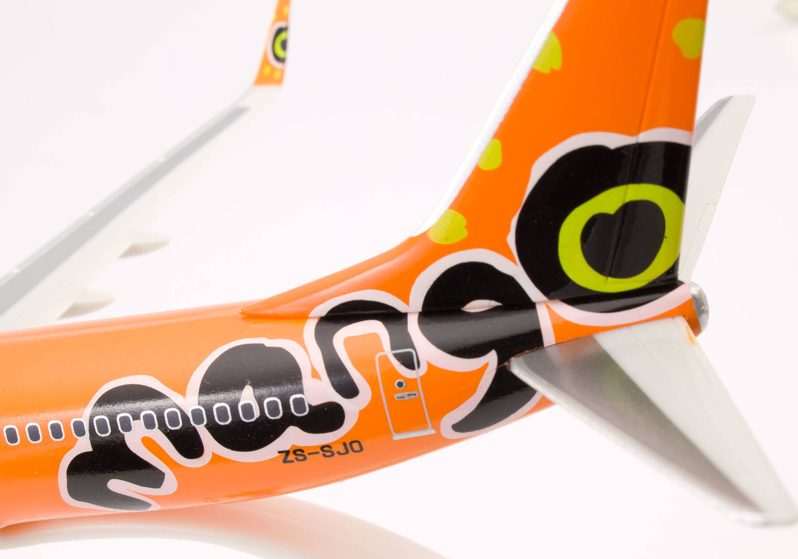 Mango Boeing 737-800