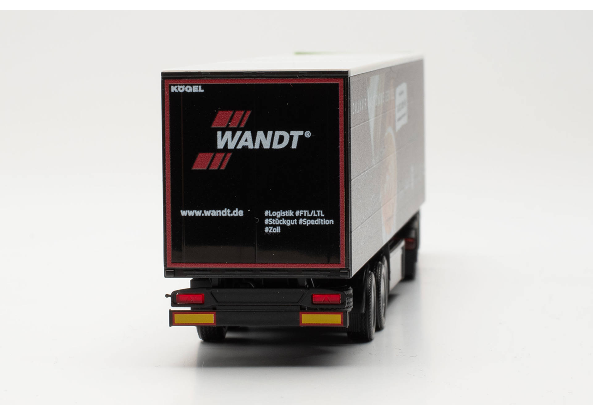 Iveco S-Way Gardinenplanen-Sattelzug "Wandt/Dallmayr" (Niedersachsen/Braunschweig)