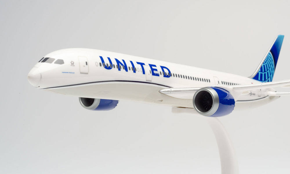 United Airlines Boeing 787-9 Dreamliner - new colors