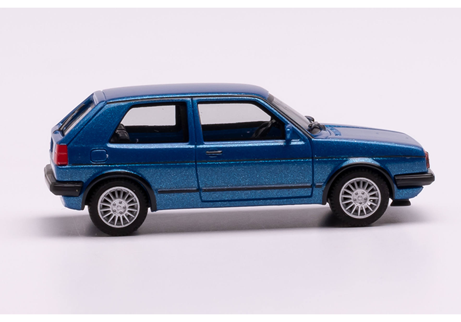 VW Golf II GTI mit Sportfelgen, blaumetallic