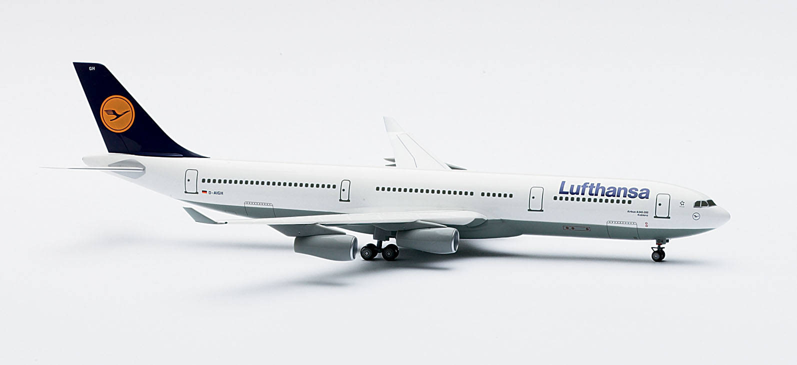 Lufthansa Airbus A340-300