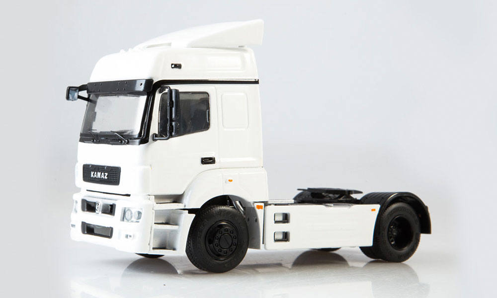 KAMAZ-5490 Zugmaschine, weiß