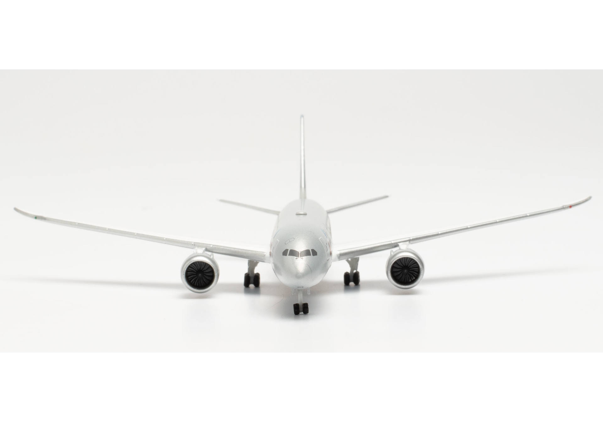 American Airlines Boeing 787-8 Dreamliner – N816AA