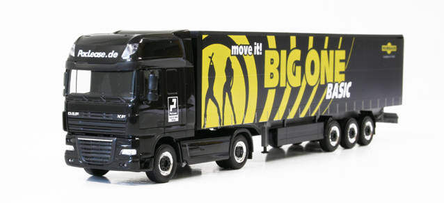DAF XF 105 SSC curtain canvas semitrailer "Humbaur"