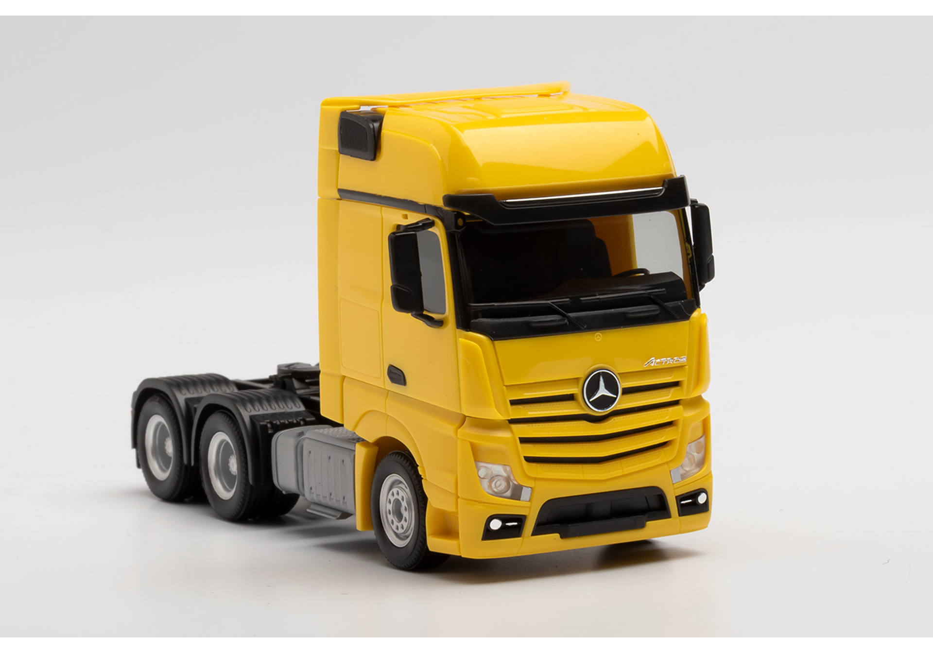 Mercedes-Benz Actros Gigaspace 6x4 Zugmaschine, gelb