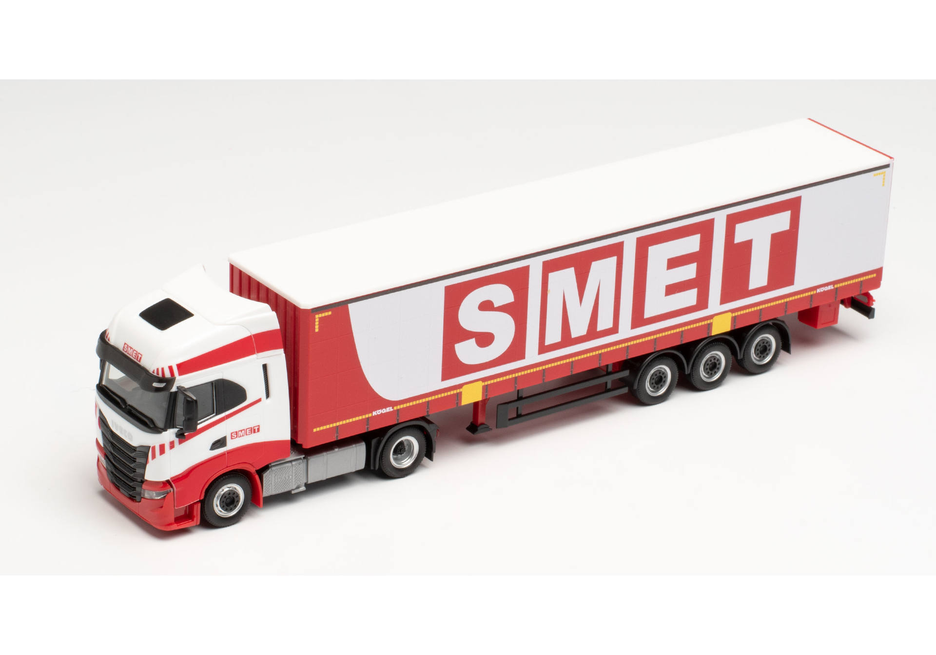 Iveco S-Way curtain semitrailer „Smet“