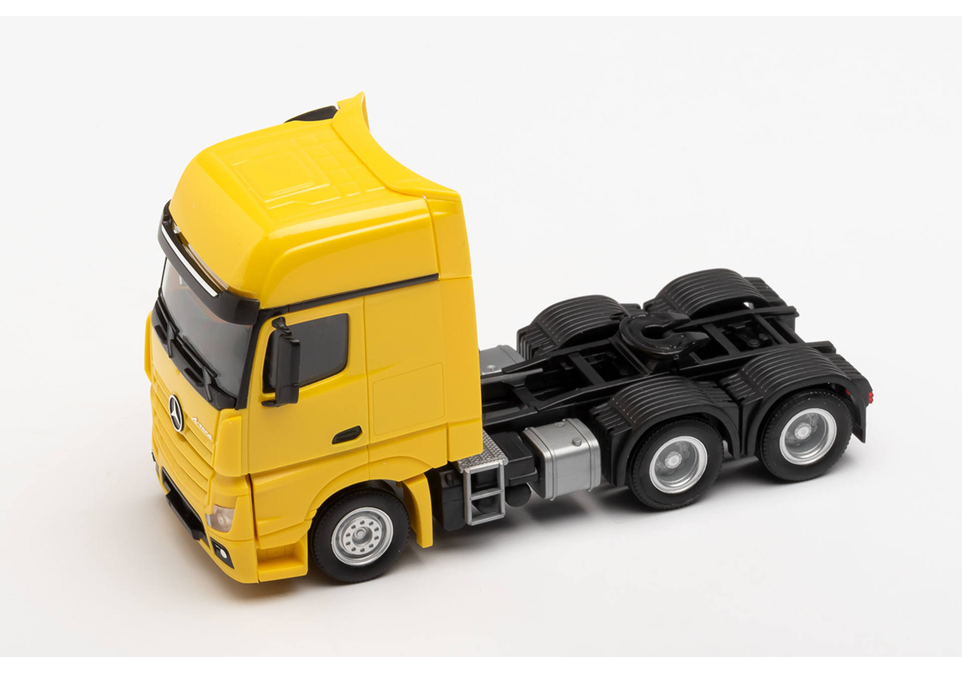 Mercedes-Benz Actros Gigaspace 6x4 Zugmaschine, gelb