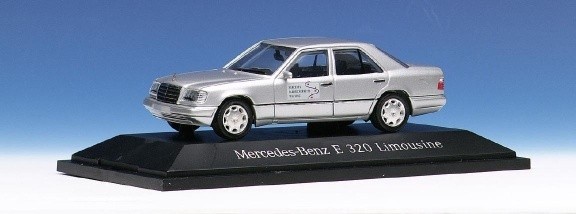 Mercedes-Benz E 320 Limited background printed