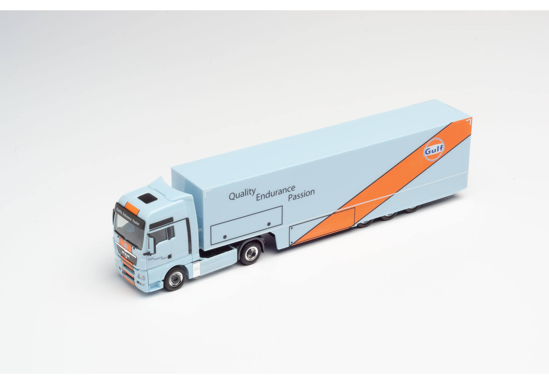 MAN TGX XXL racing transporter "Gulf Oil"