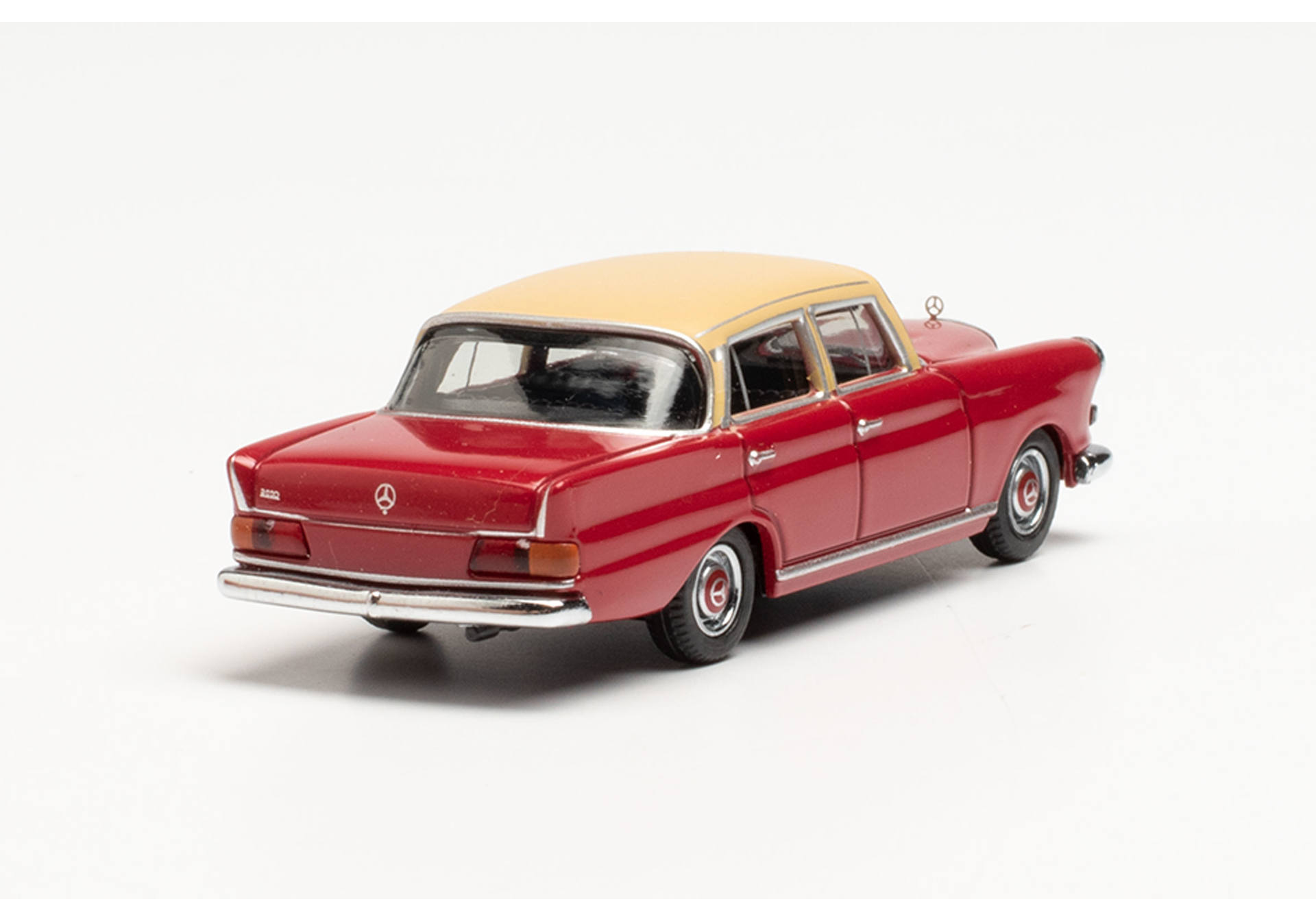 Mercedes-Benz 200 Heckflosse, rot/creme
