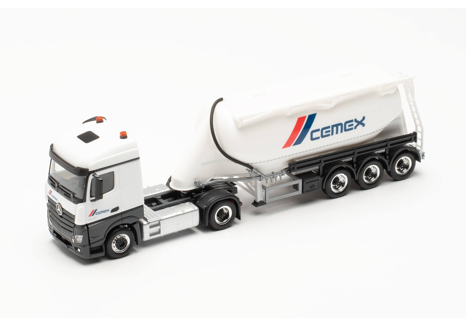 Mercedes-Benz Actros Streamspace bulk silo semitrailer truck „Cemex“