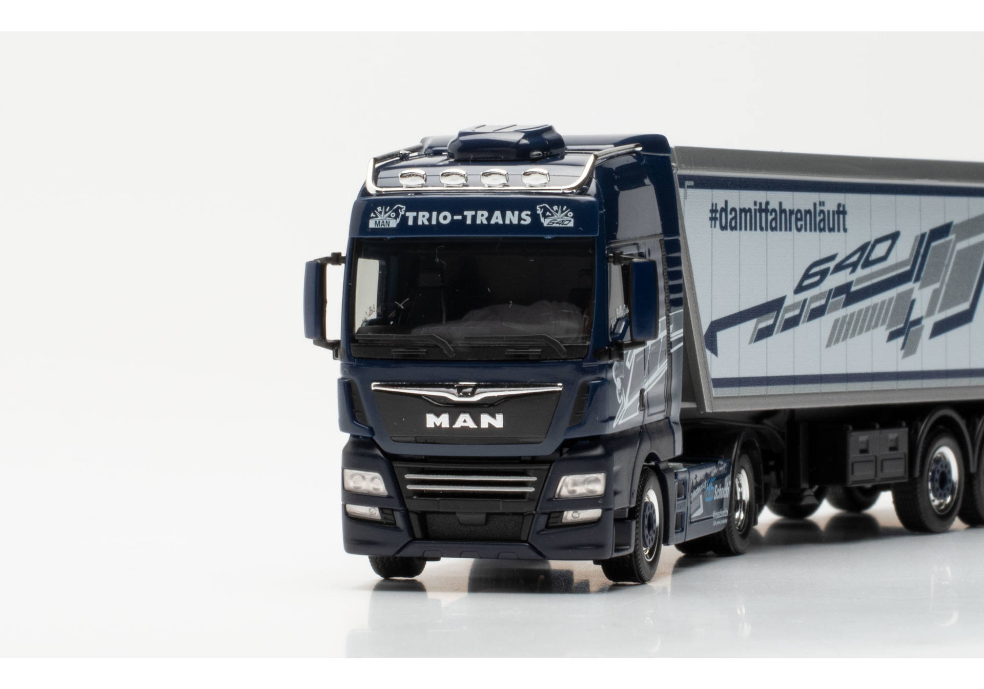 MAN TGX XXL Stöffelliner-Sattelzug „Trio-Trans“