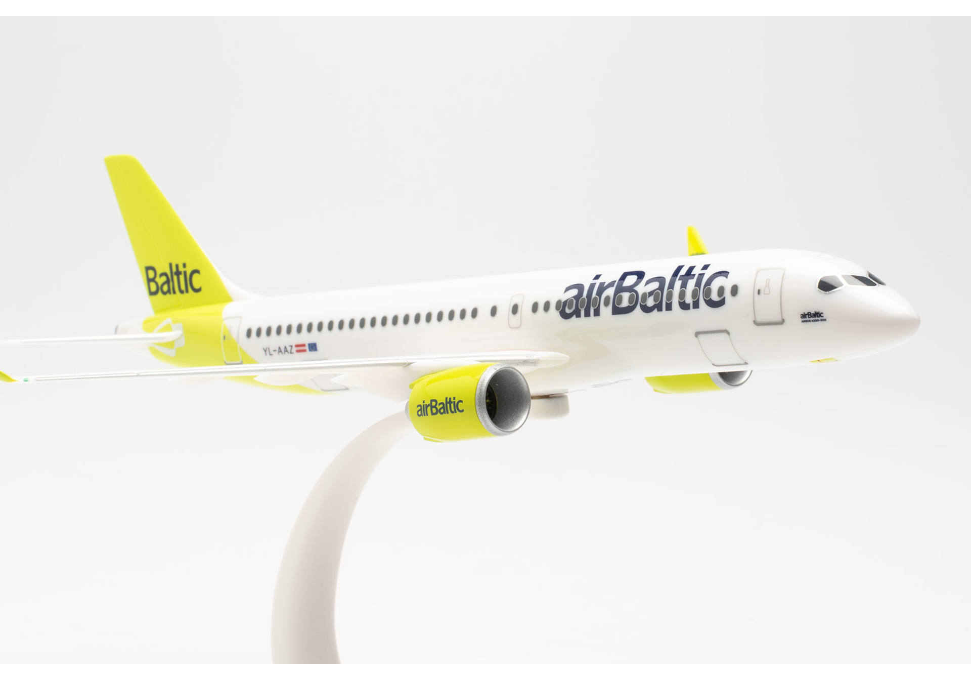 airBaltic Airbus A220-300 – YL-AAZ