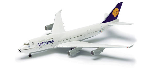 Lufthansa Boeing 747-400 "Fußballnase"