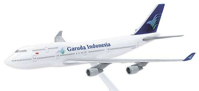Garuda Indonesia Boeing 747-400. This item comes / came in Wooster branded packaging.