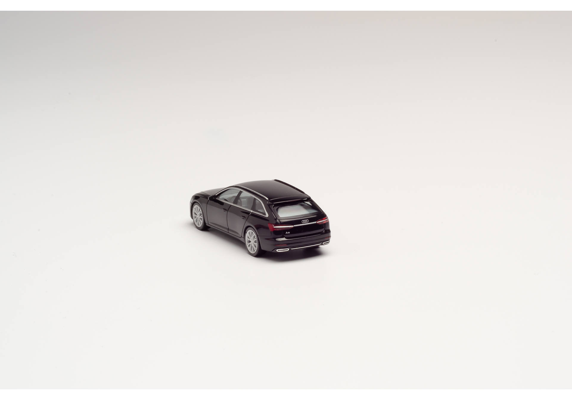 Audi A6 Avant, brillantschwarz