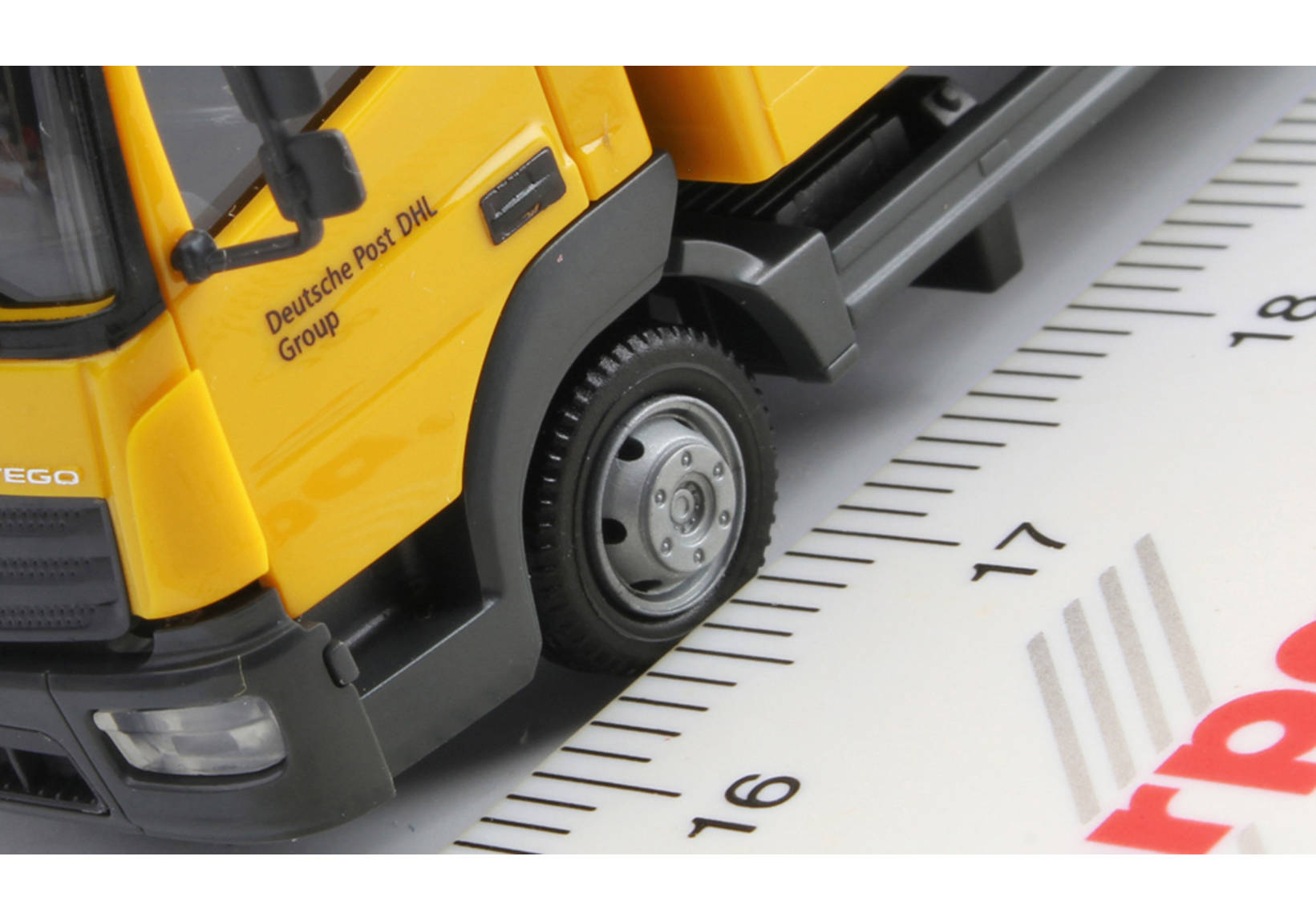 Mercedes-Benz Atego Koffer-LKW mit Ladebordwand "DHL"