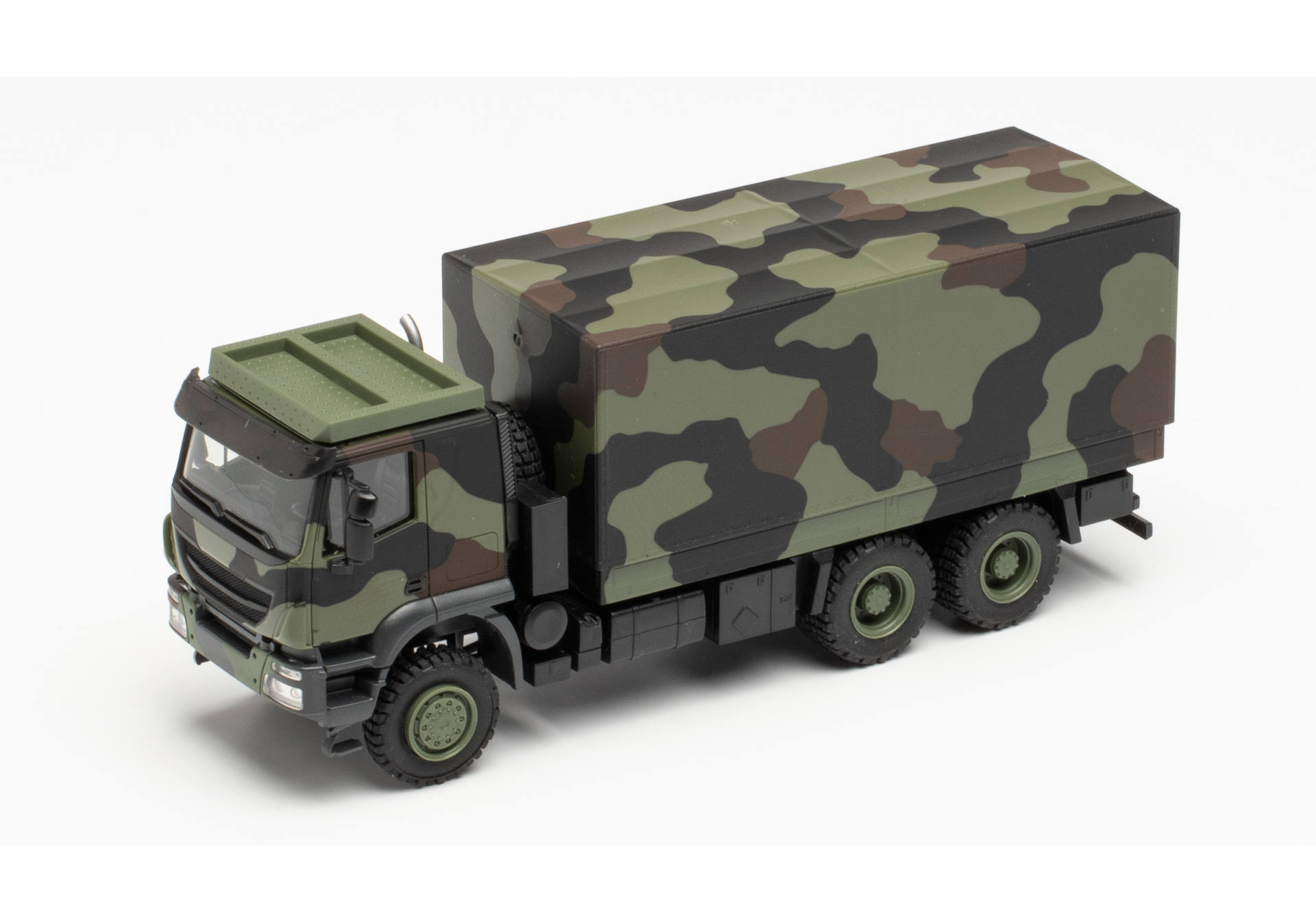 Iveco Trakker 6x6 Pritsche/Plane Flecktarndesign "Bundeswehr"