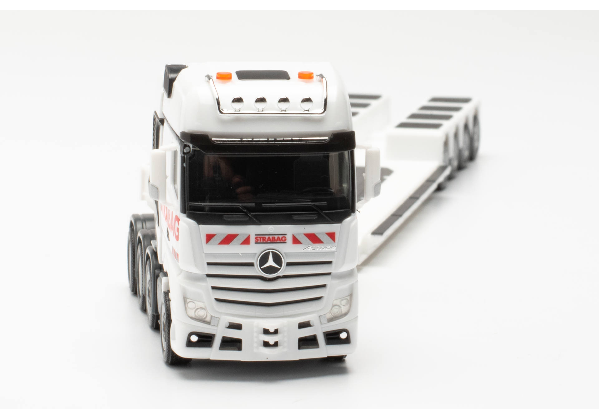 Mercedes-Benz Actros Gigaspace Tieflade-Sattelzug "STRABAG" (Österreich/Wien)