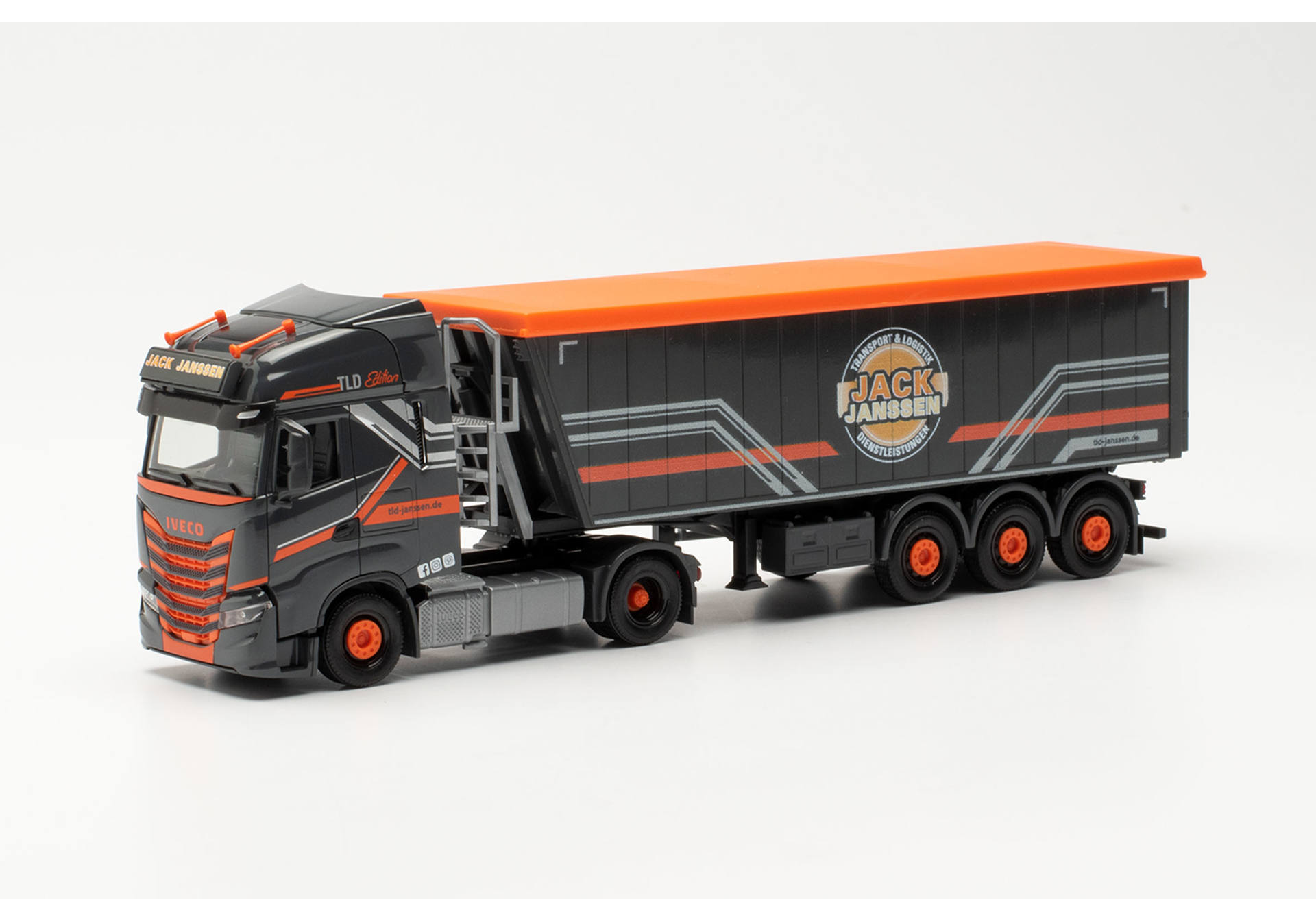 Iveco S-Way Stöffelliner semitrailer “Jack Janssen”