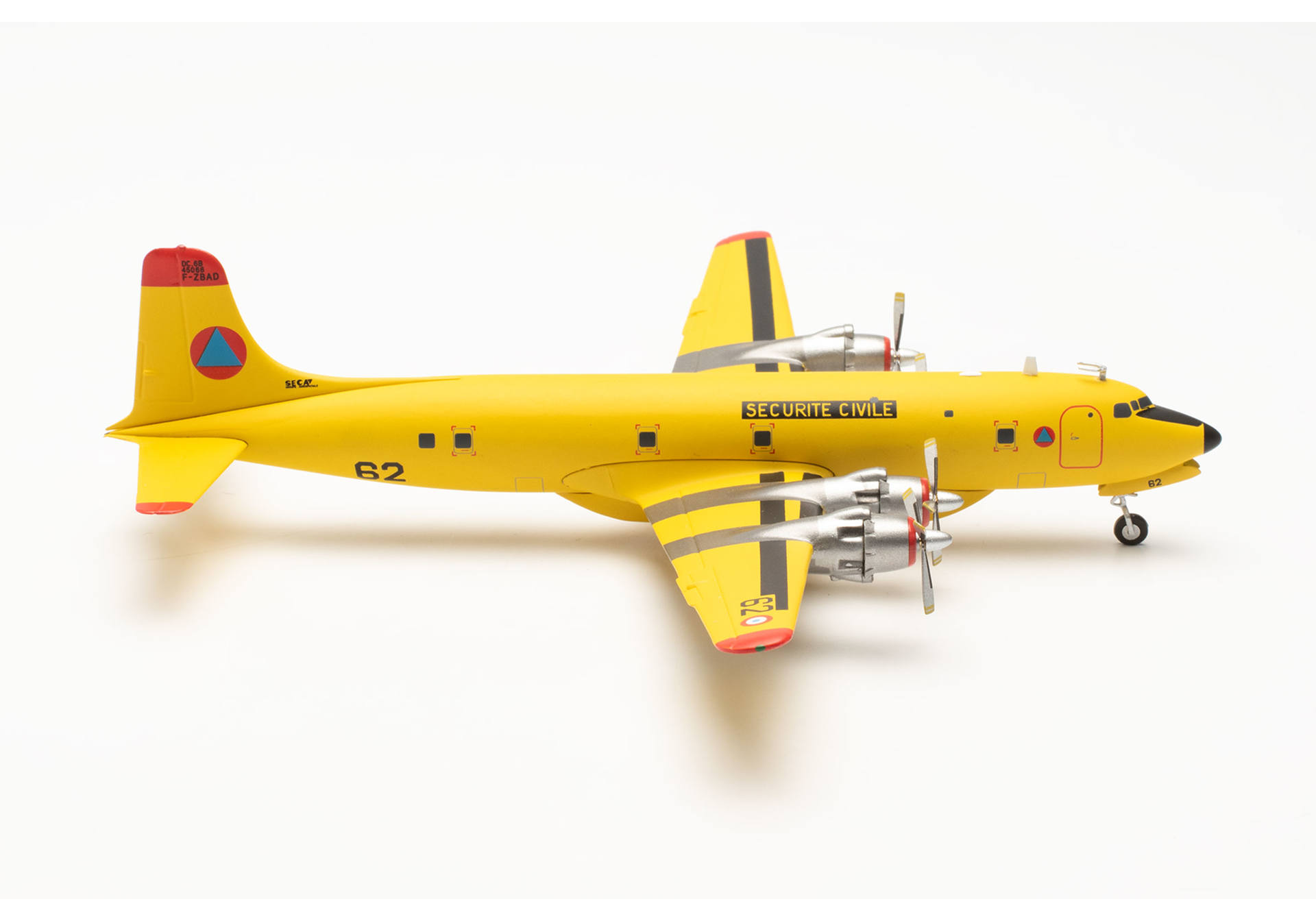 Sécurité Civile Douglas DC-6, Marseille-Marignane Airport – F-ZBAD “Pélican 62”
