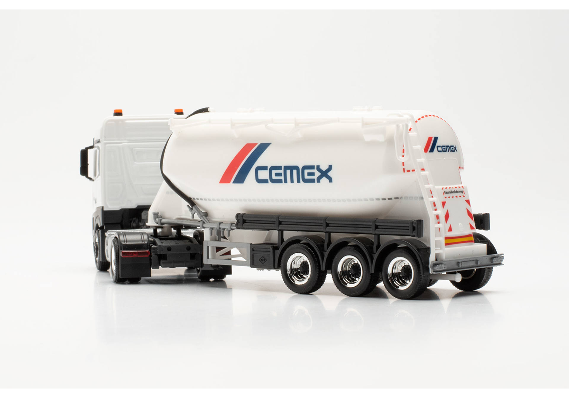 Mercedes-Benz Actros Streamspace bulk silo semitrailer truck „Cemex“