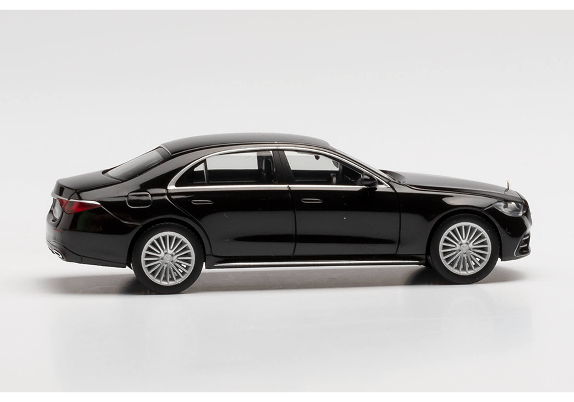 Mercedes-Benz S-Klasse, black