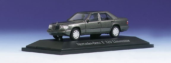 Mercedes-Benz E 320 W 124 sedan