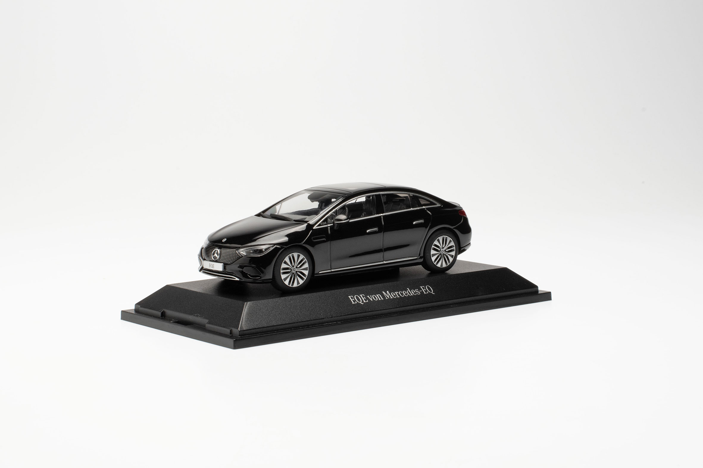 Mercedes-EQ EQE, obsidian black