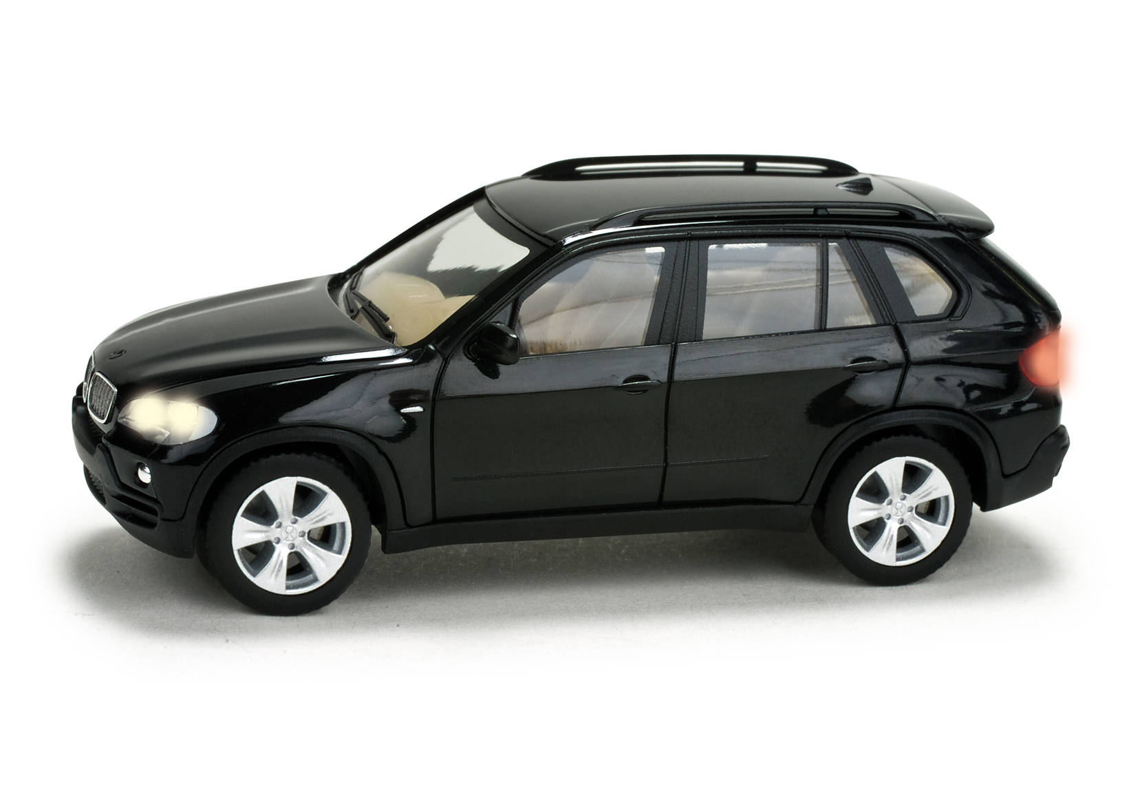 BMW X5, mit Beleuchtung und Fahrerfigur