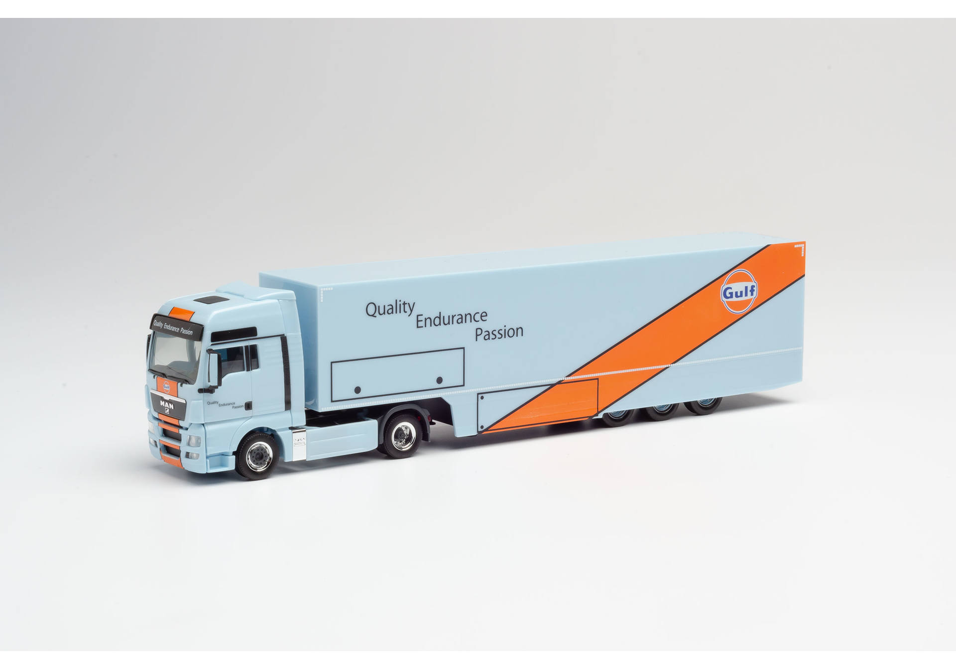 MAN TGX XXL racing transporter "Gulf Oil"
