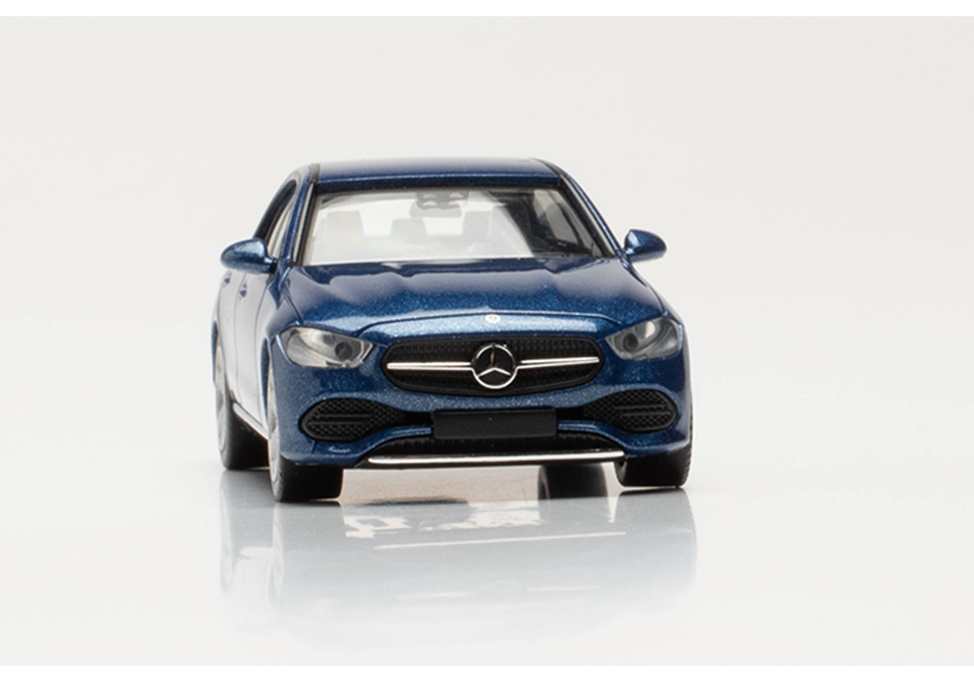 Mercedes-Benz C-Klasse Limousine, spektralblau metallic