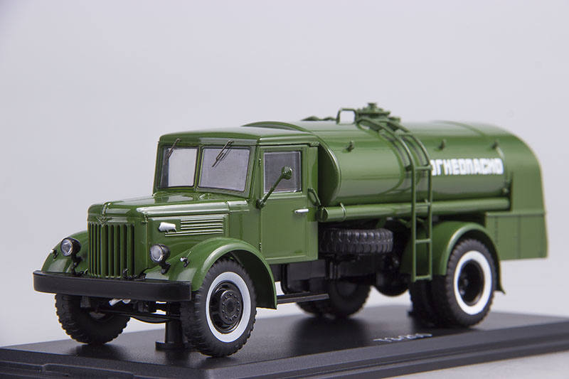 SSM: Military tanker truck MAZ-200
