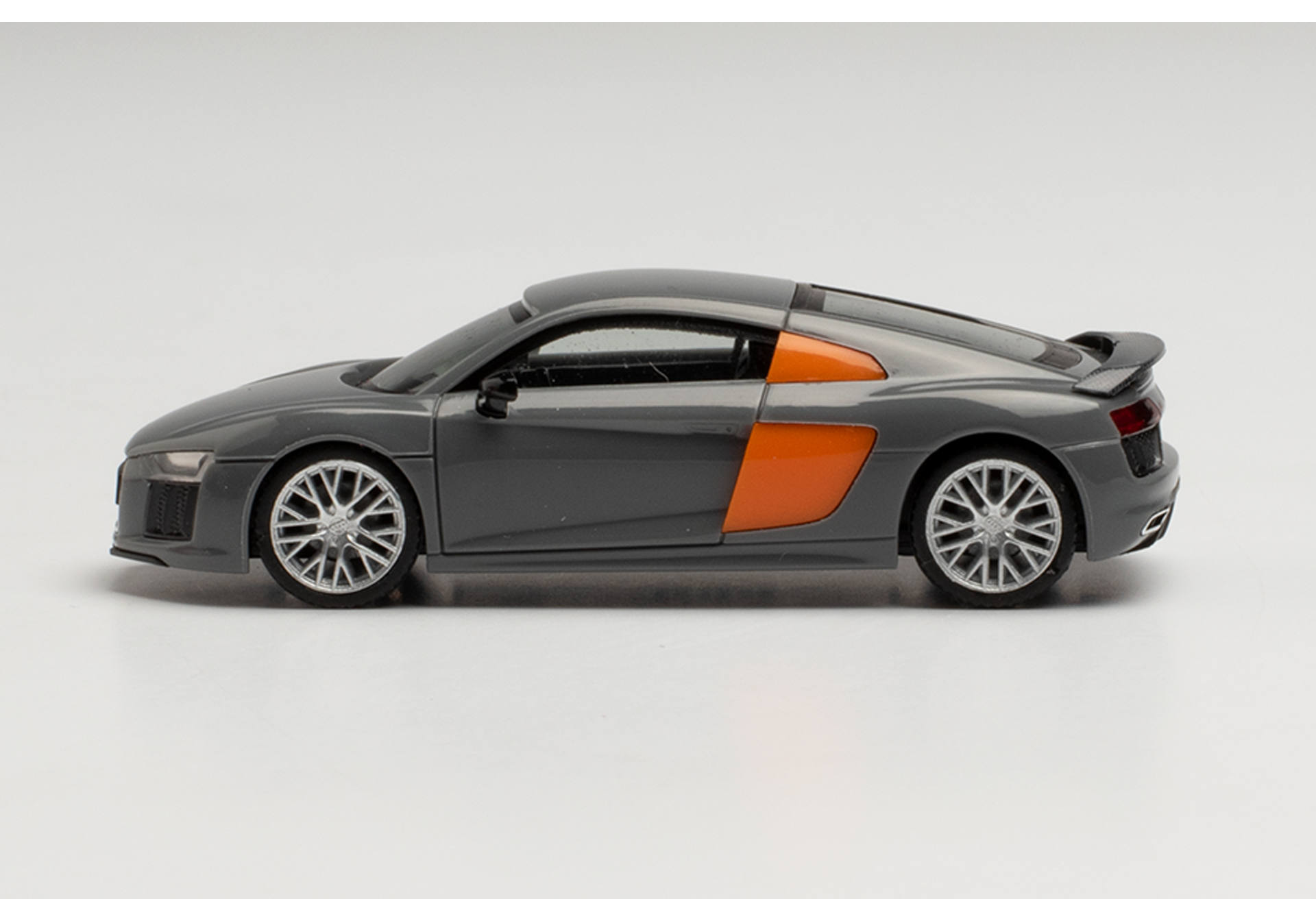Audi R8 V10 Plus, nardo grey / Blade orange