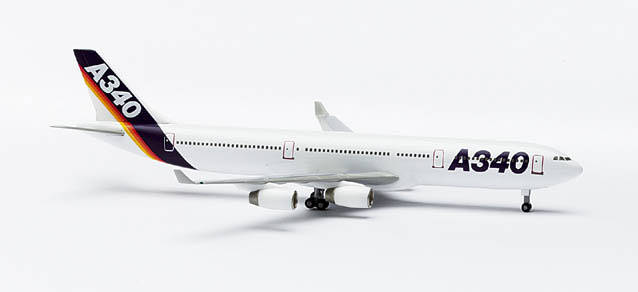 Airbus Fleet Airbus A340-300 mit Stand und Fahrwerk