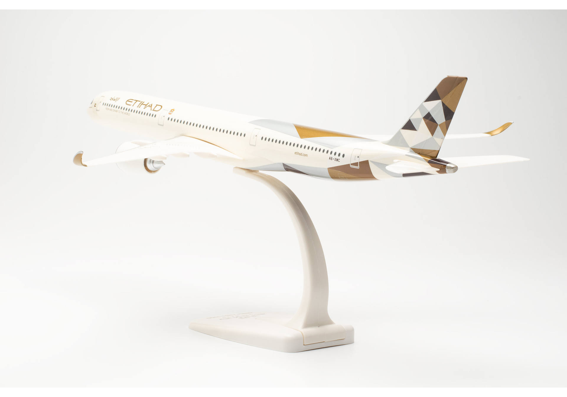 Etihad Airways Airbus A350-1000 - A6-XWC