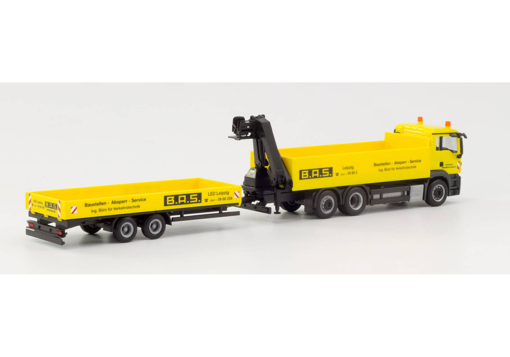 MAN MAN TGS M Pritschen-Hängerzug mit Tieflade-Anhänger und Ladekran "B.A.S." (Sachsen / Leipzig)