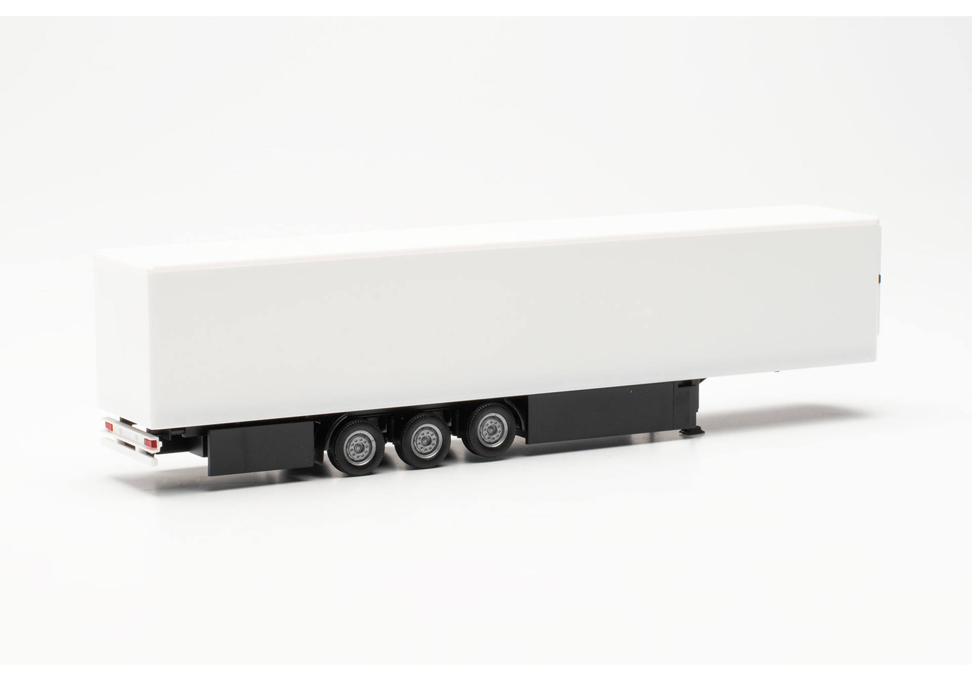 15 metre refrigerated box trailer with pallet box and side cover, white