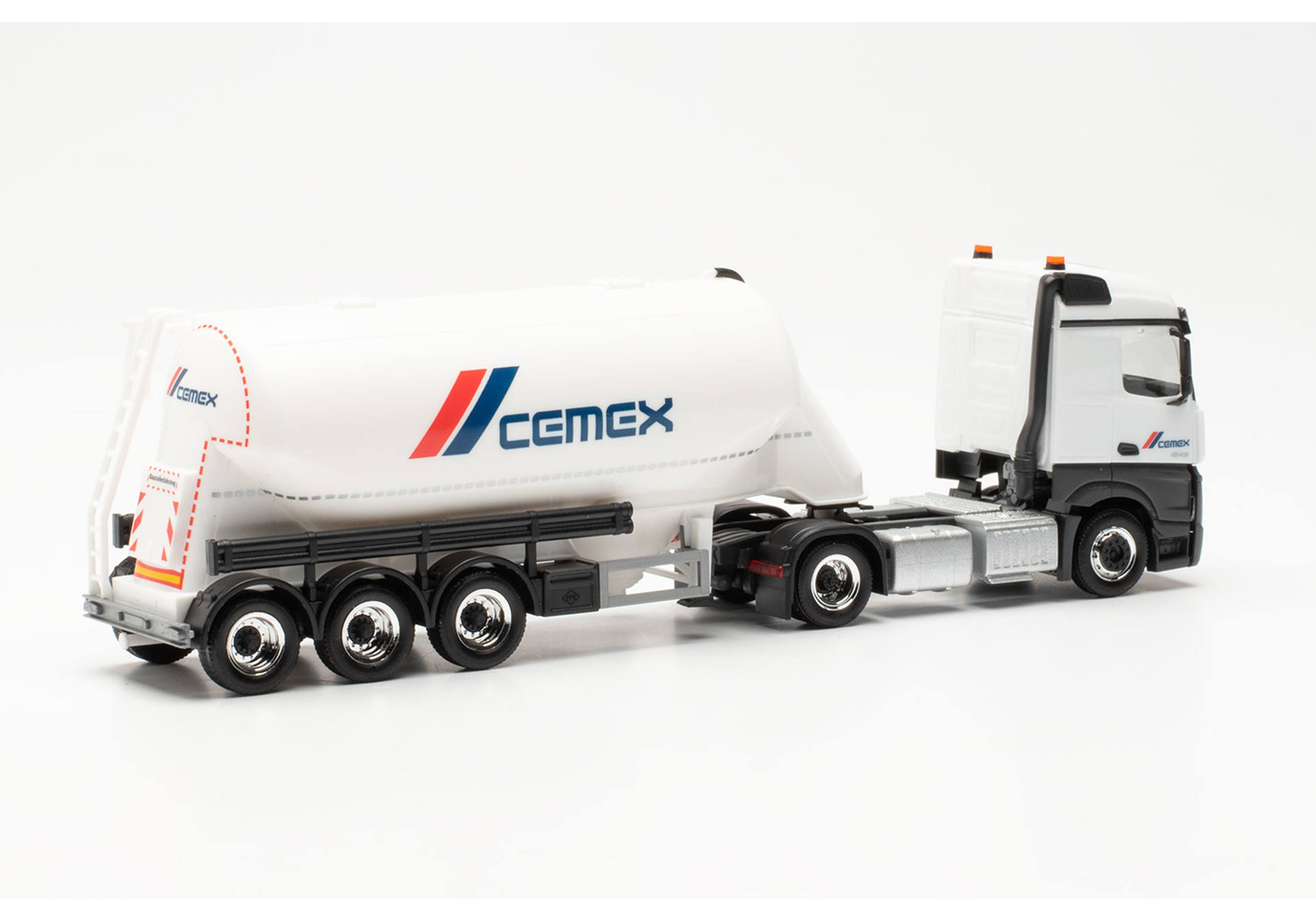 Mercedes-Benz Actros Streamspace bulk silo semitrailer truck „Cemex“