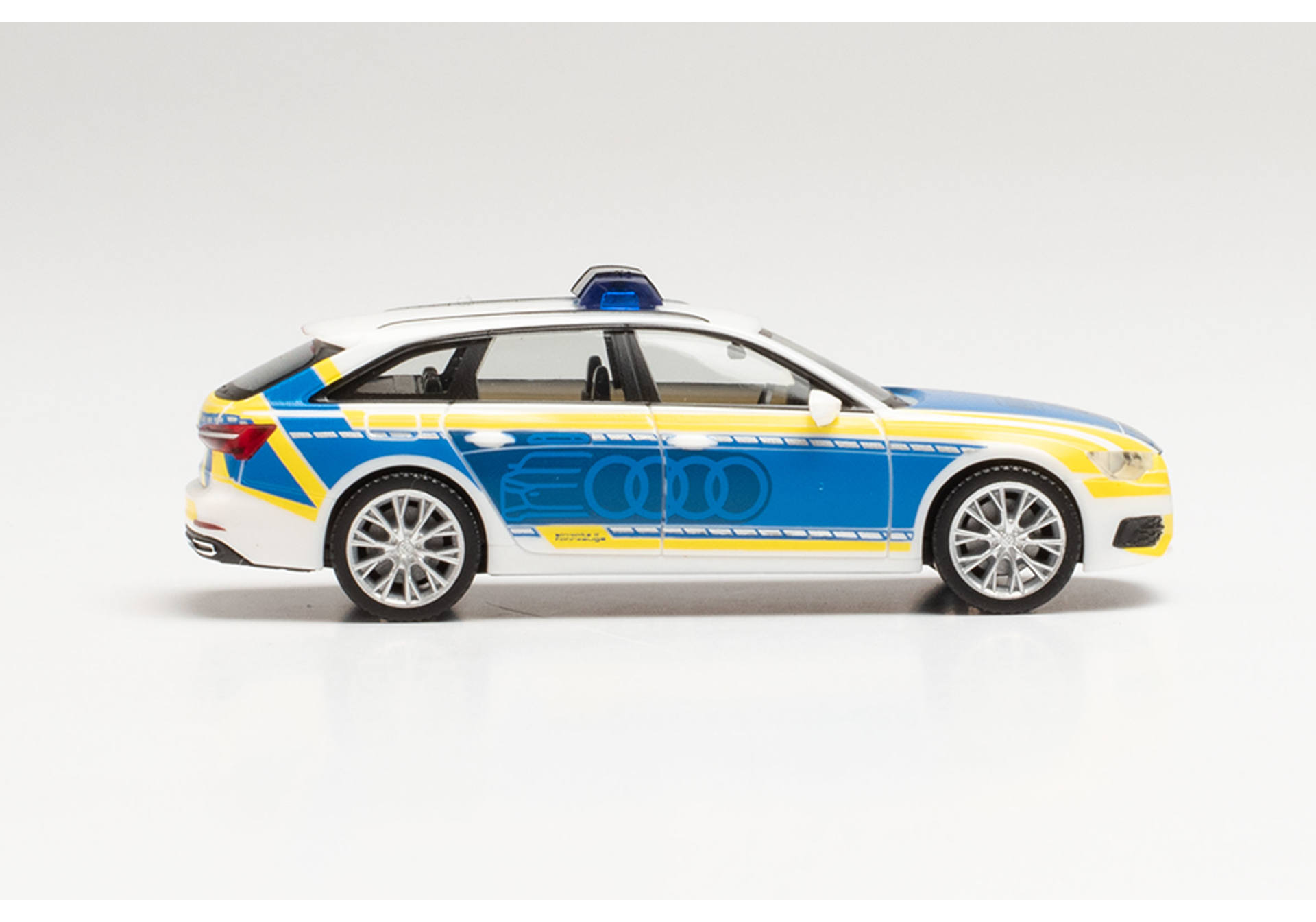Audi A6 Avant „Polizei / Audi Vorführfahrzeug“