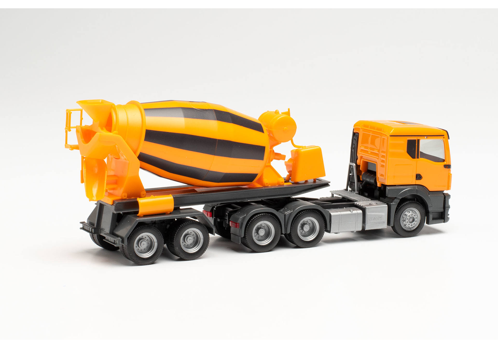 MAN TGS TN Betonmischer-Sattelzug, kommunalorange