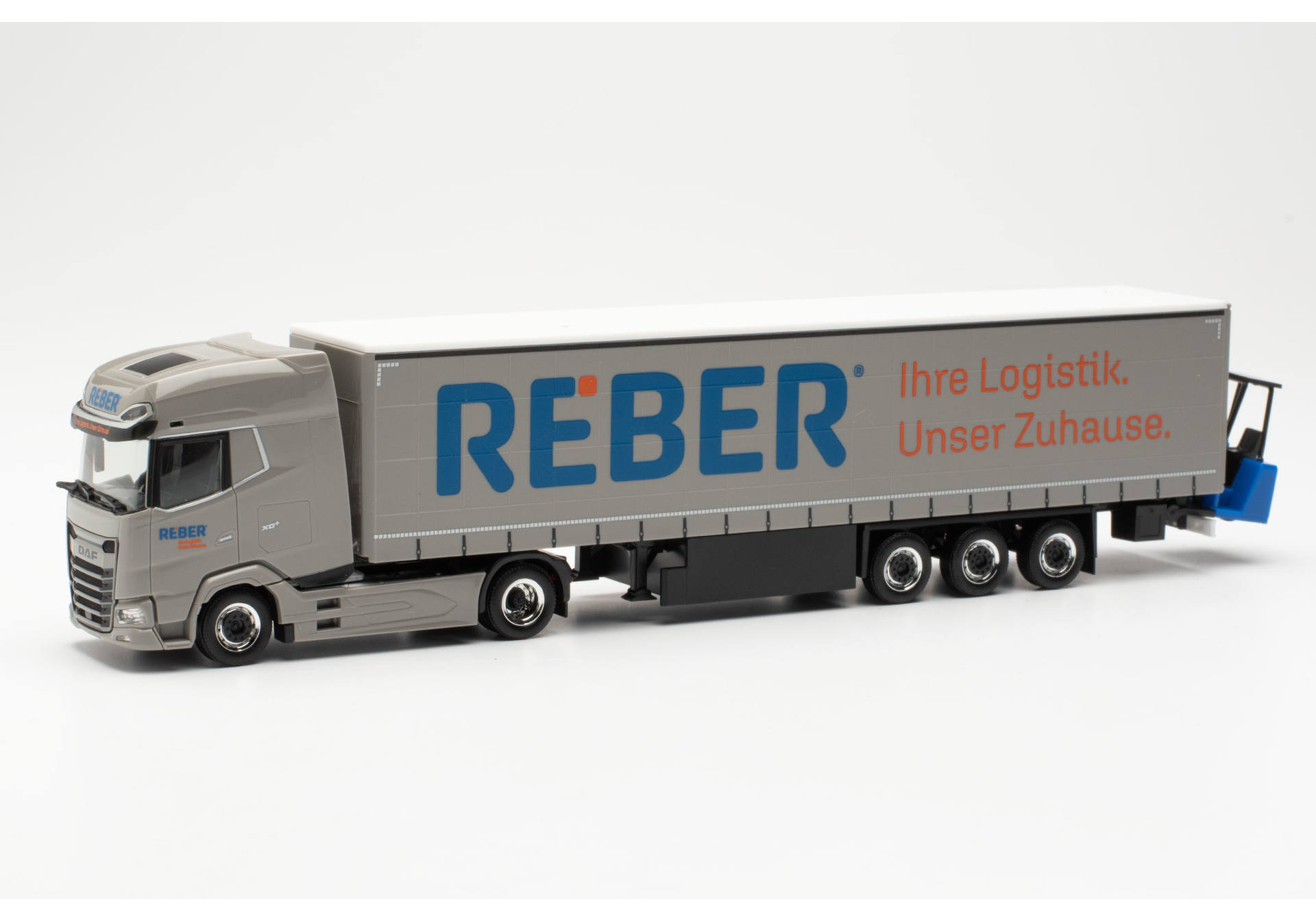 DAF XG+ curtain canvas semitrailer with mounted forklift "Reber Logistik"