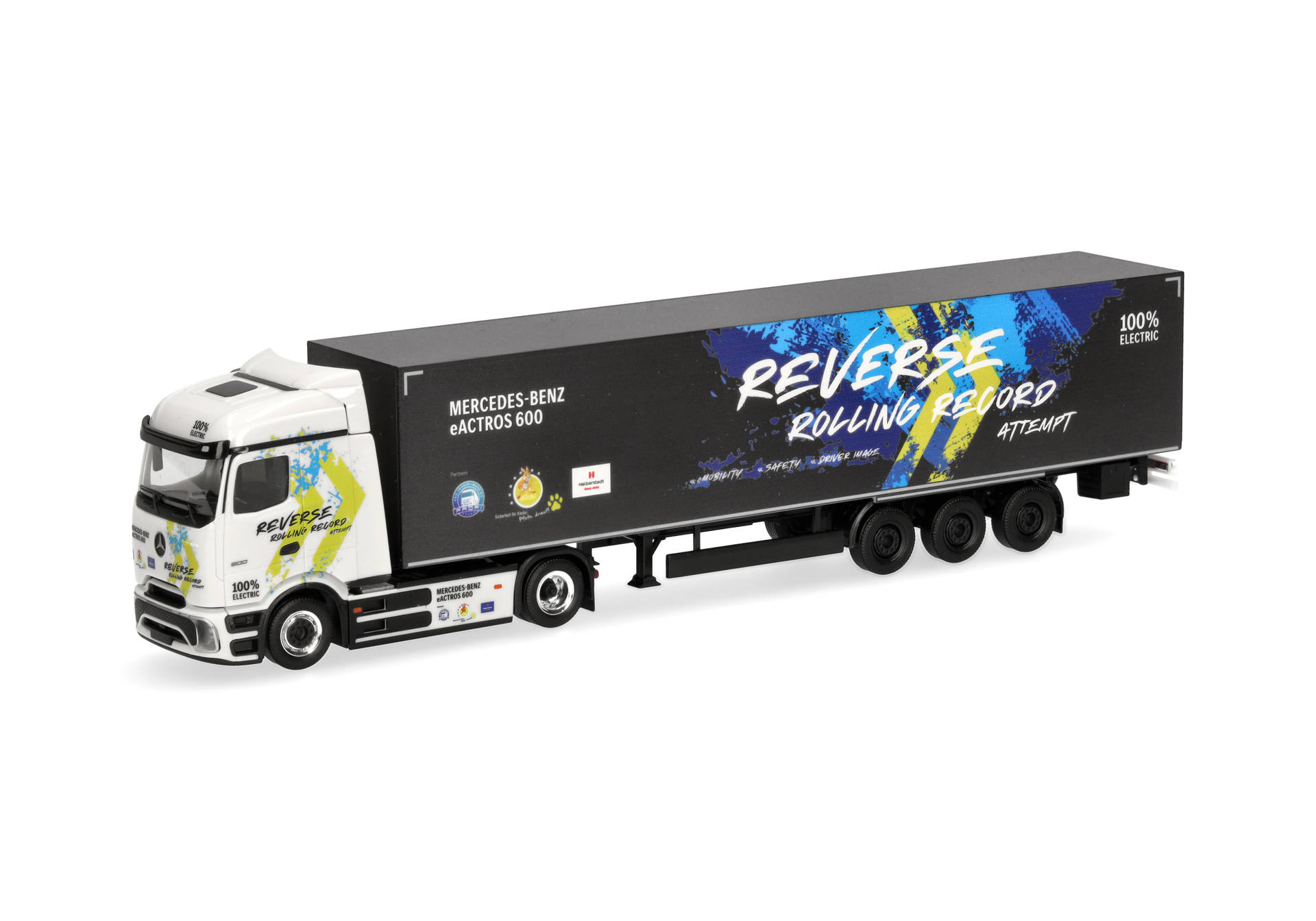 Mercedes-Benz eActros 600 ProCabin Streamspace box semitrailer "Reverse Rolling Record"