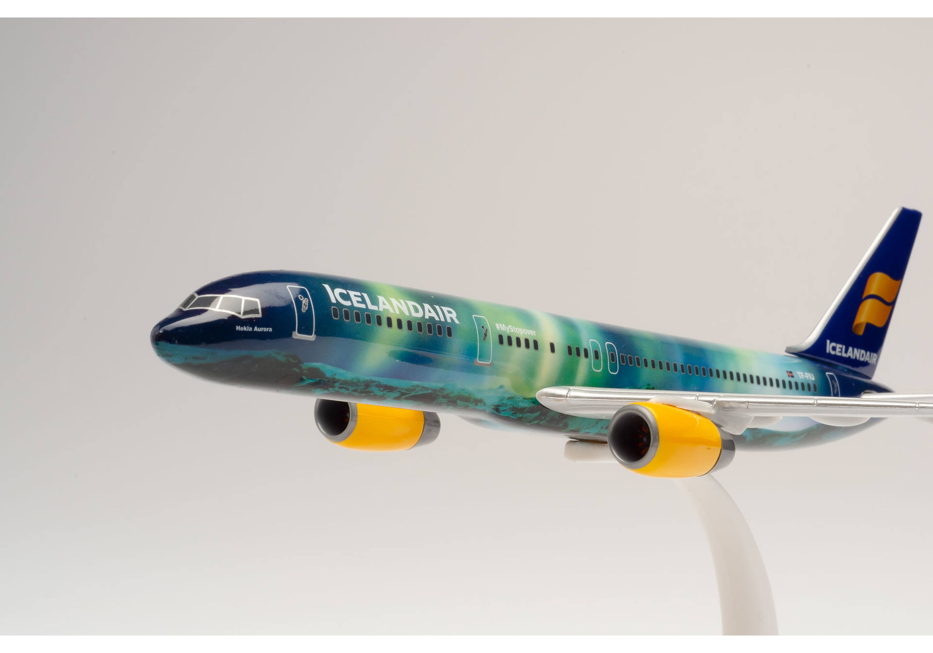 Icelandair Boeing 757-200 "Hekla Aurora"