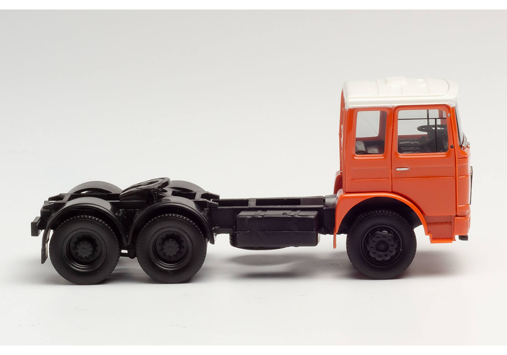 Roman Diesel 6x2 tractor unit, orange