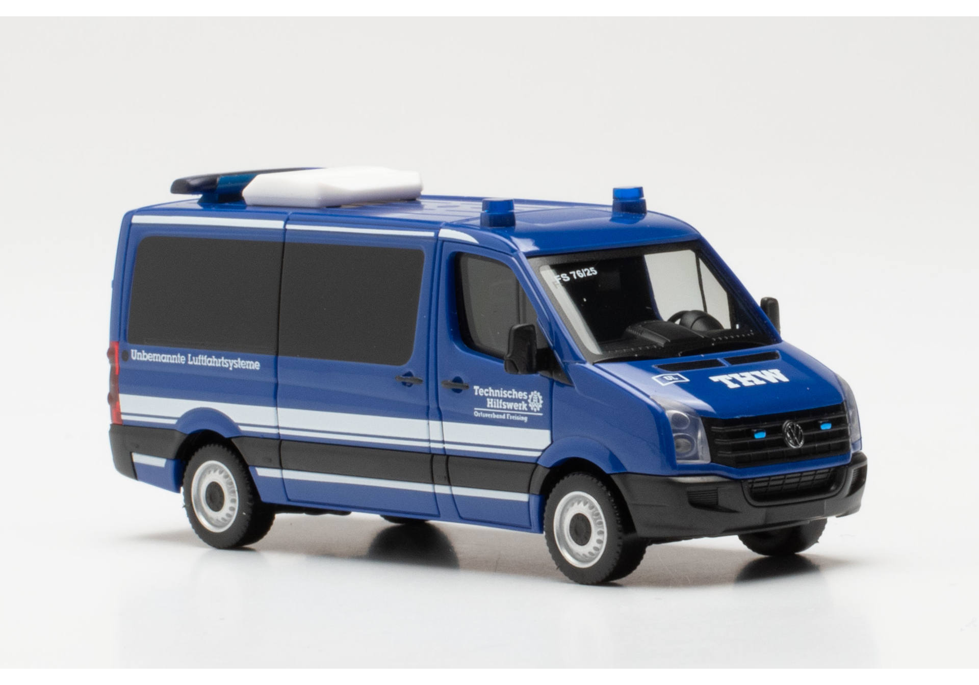 Volkswagen (VW) Crafter bus flat roof "THW Freising" (Bavaria/Freising)