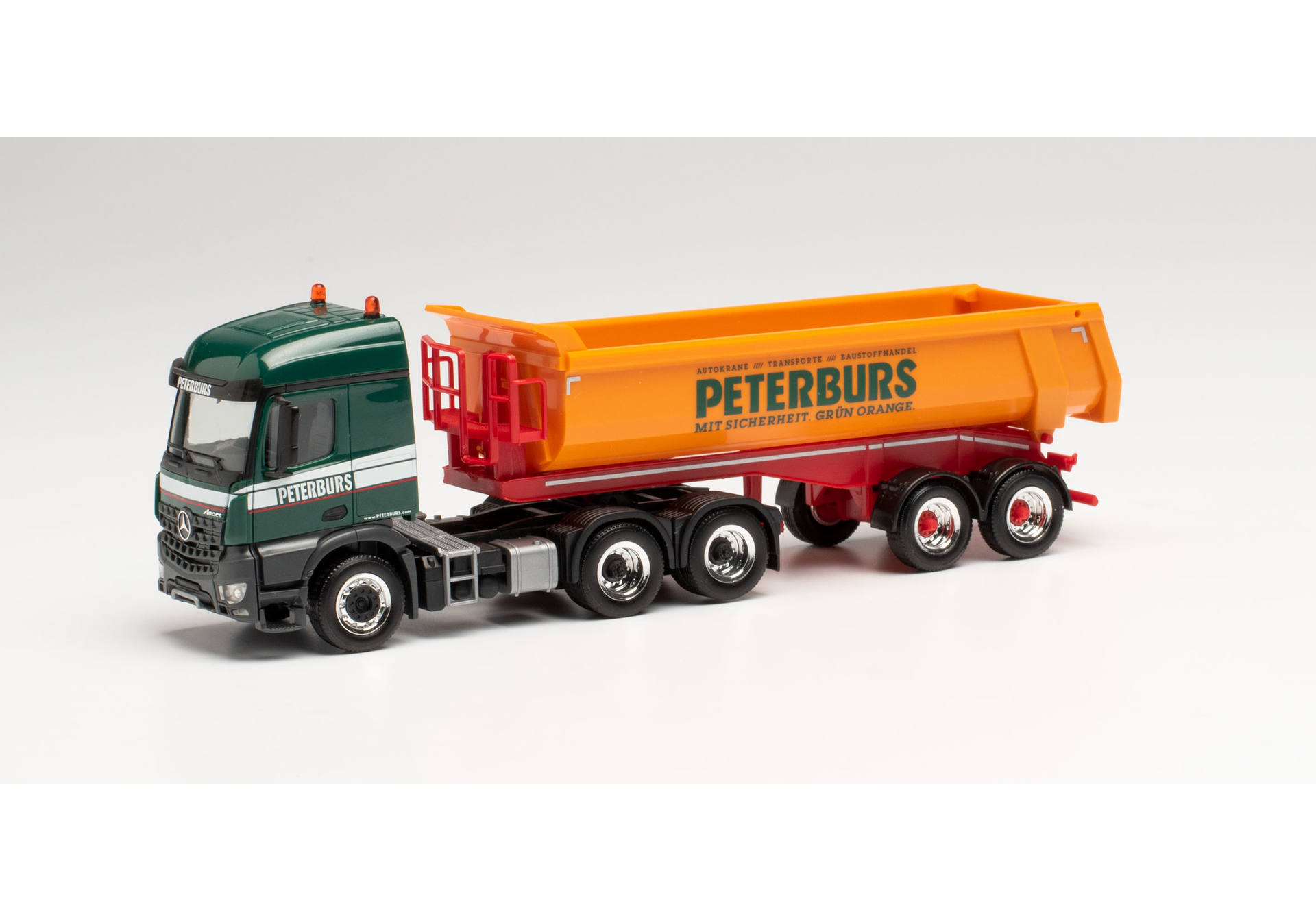 Mercedes-Benz Arocs 6x4 Rundmulden-Sattelzug „Peterburs“