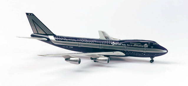 Alitalia Boeing 747-200 "Baci"