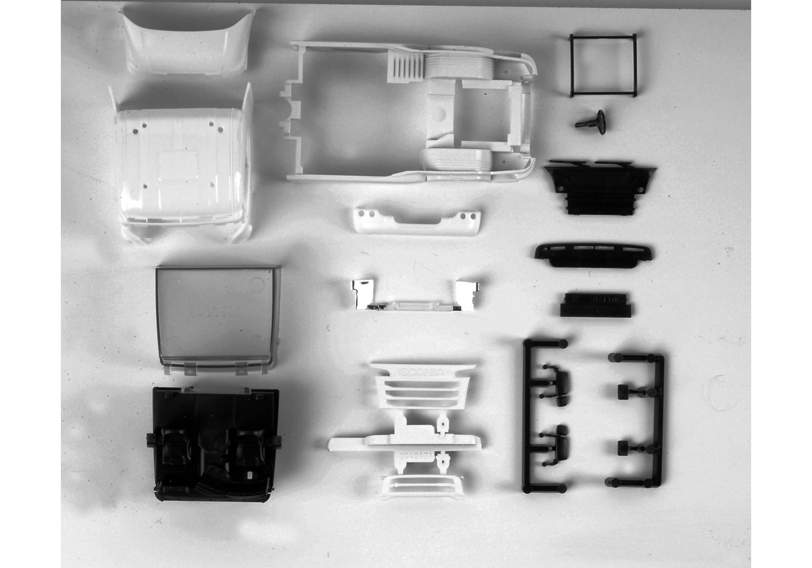 Scania R 09 with side skirting Content: 2 pcs.